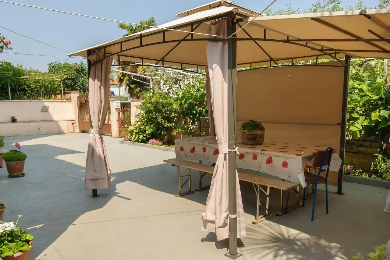 Apartments Nives Πόρετς
